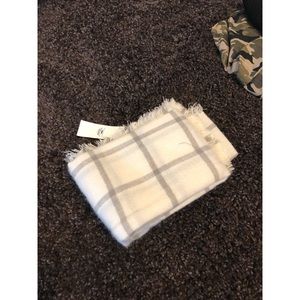 White/Cream and gray scarf